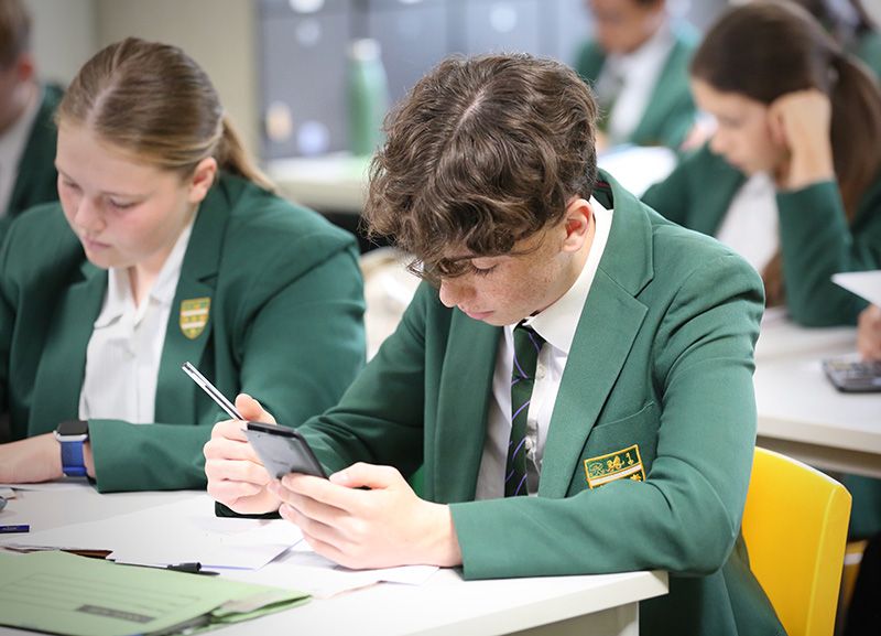 法靈頓寄宿學校11年級GCSE成績再創輝煌